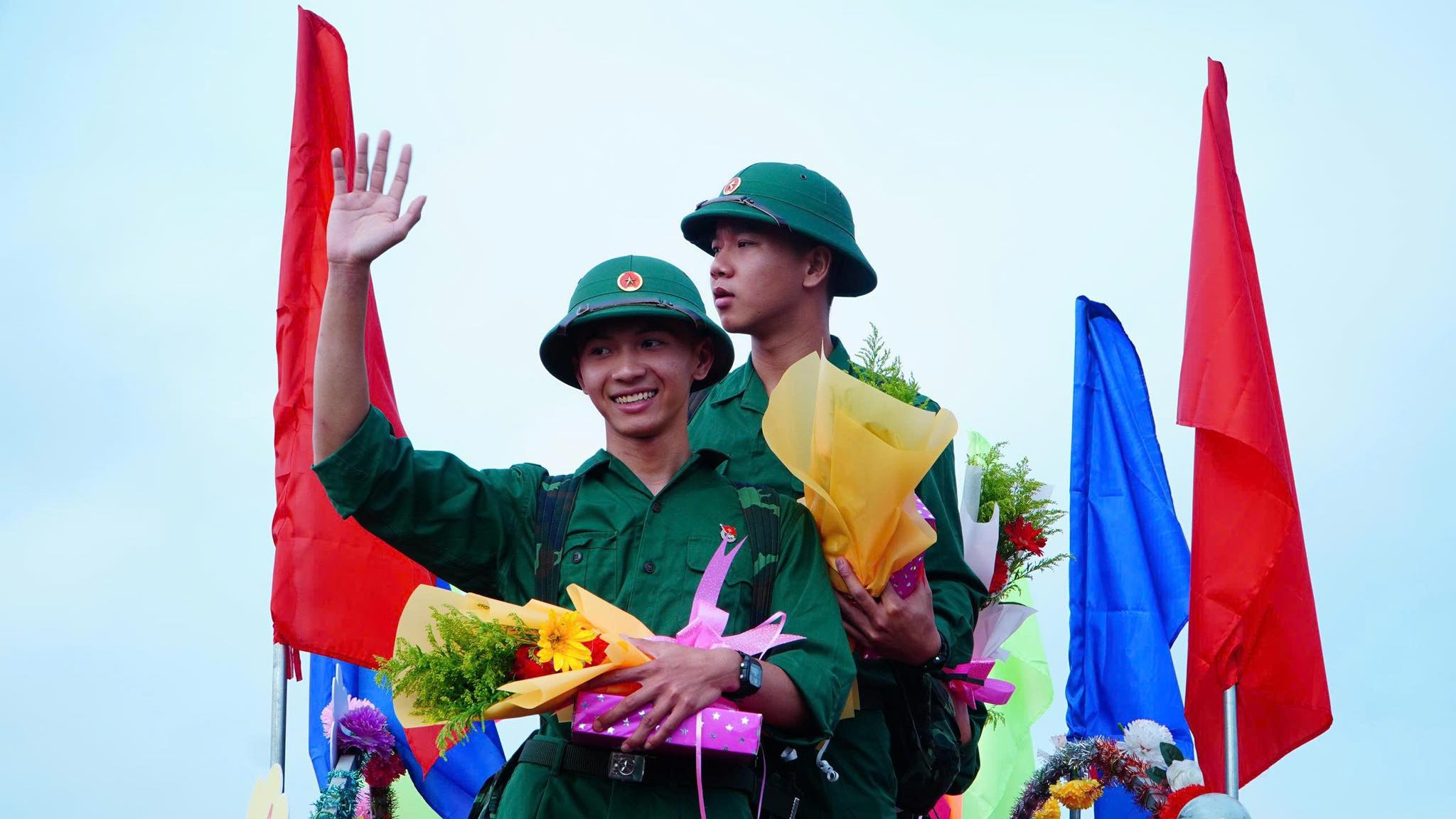62 thanh niên phường Buôn Hồ lên đường nhập ngũ